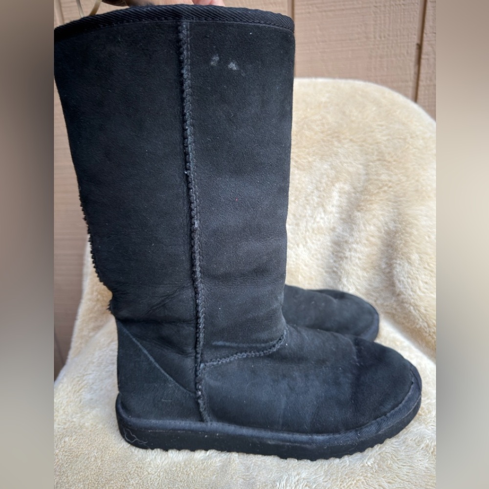 UGG Classic Tall II $220 Womens Black Suede Sheepskin Lined Boots Sz 8 EUC - Picture 4 of 8